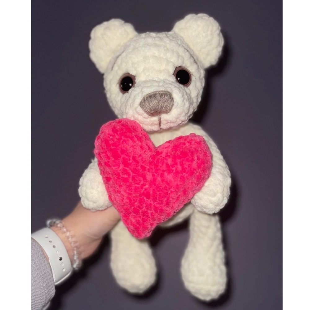 ‼️Handmade/crochet Bear with Heart‼️